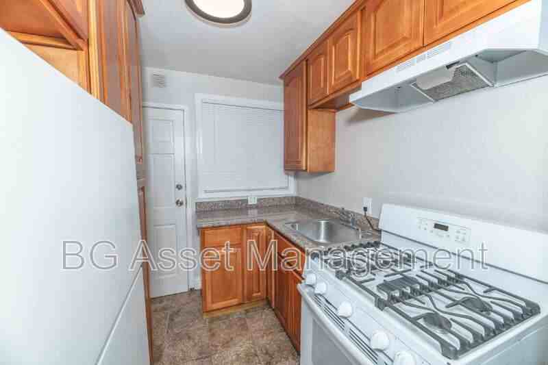 3021 California St - Photo 3 of 12