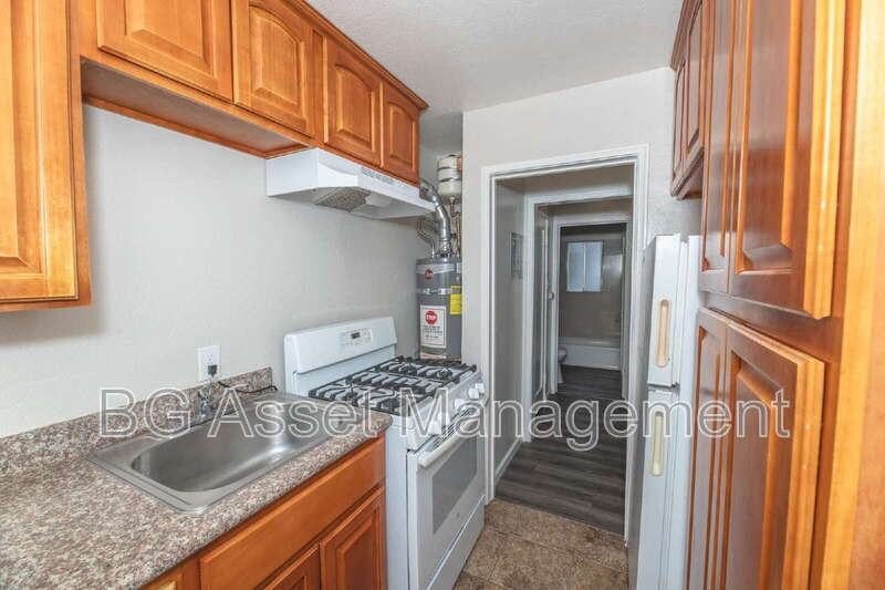 3021 California St - Photo 4 of 12