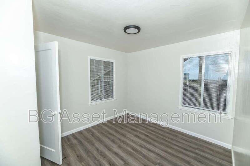 3021 California St - Photo 5 of 12