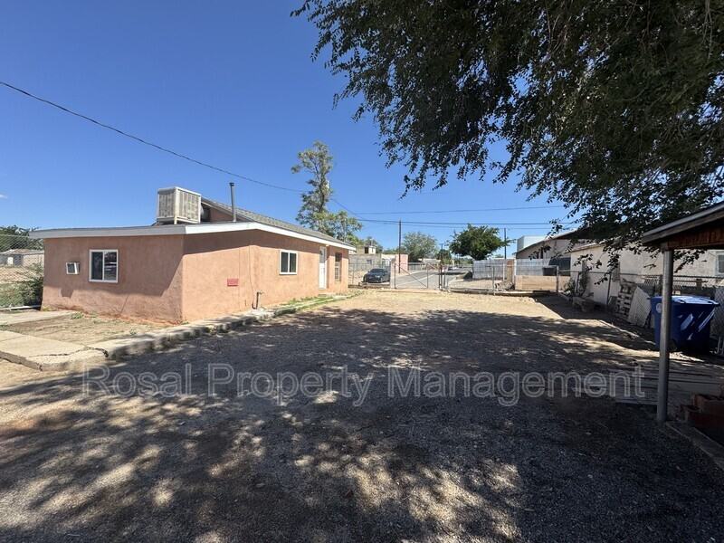 724 John St Se #B - Photo 3 of 14
