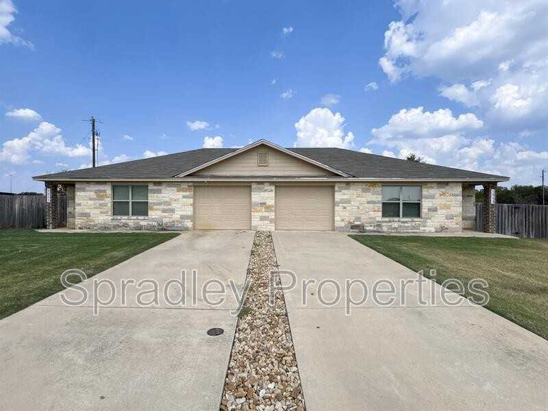 1513 Chance Ct - Photo 2 of 15