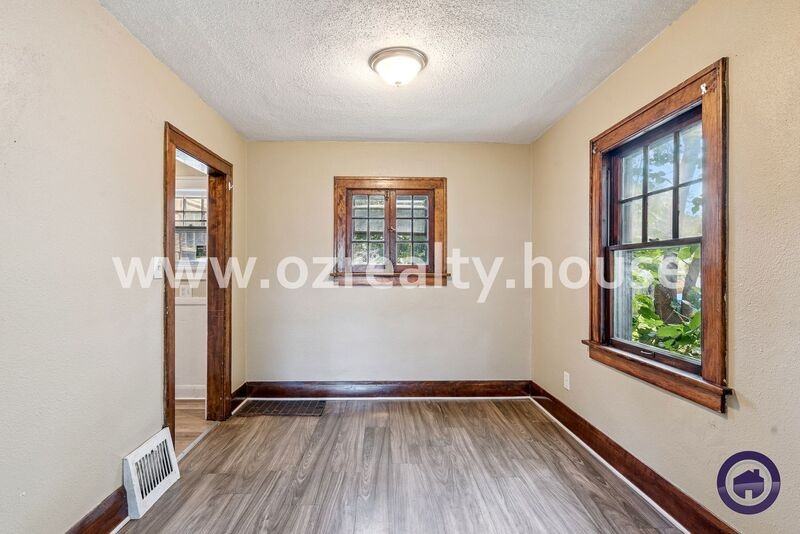 447 Sunset Blvd #1 - Photo 6 of 16