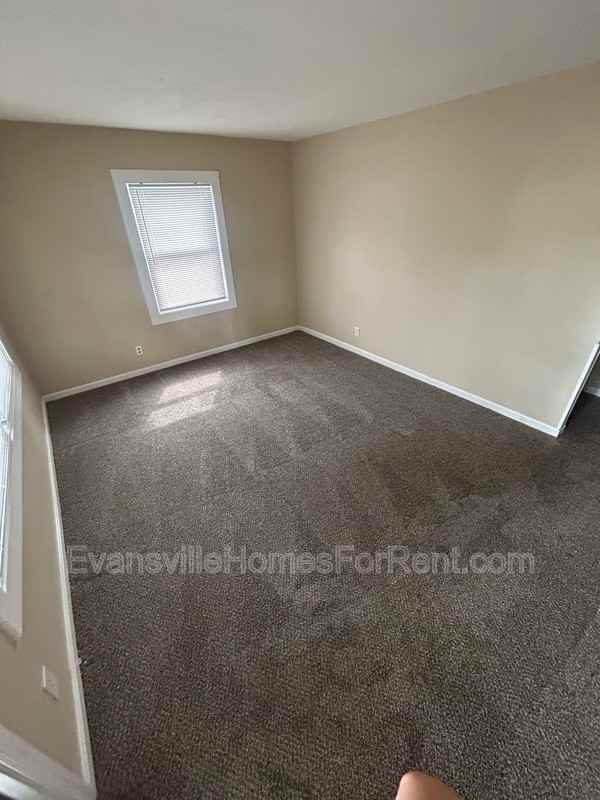 2119 S Lombard Ave - Photo 2 of 8