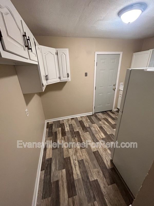 2119 S Lombard Ave - Photo 3 of 8