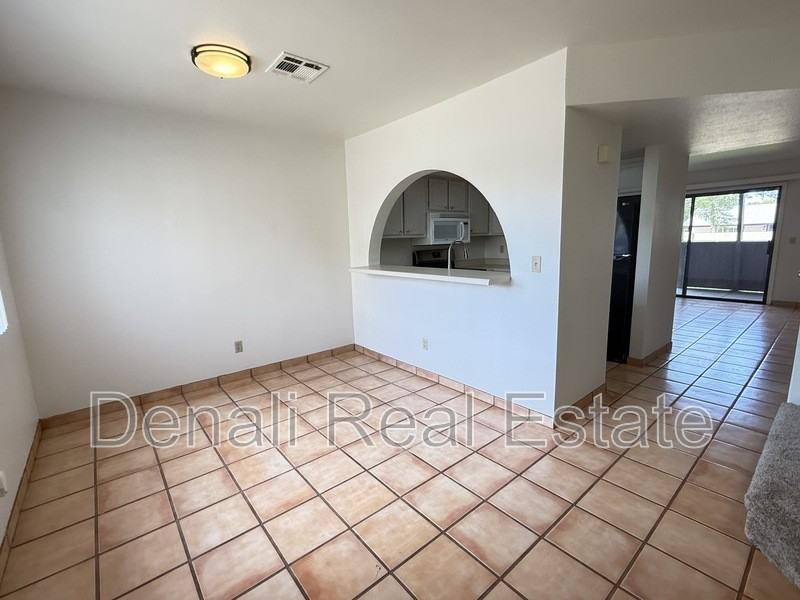 611 W 13th St - Photo 3 of 29