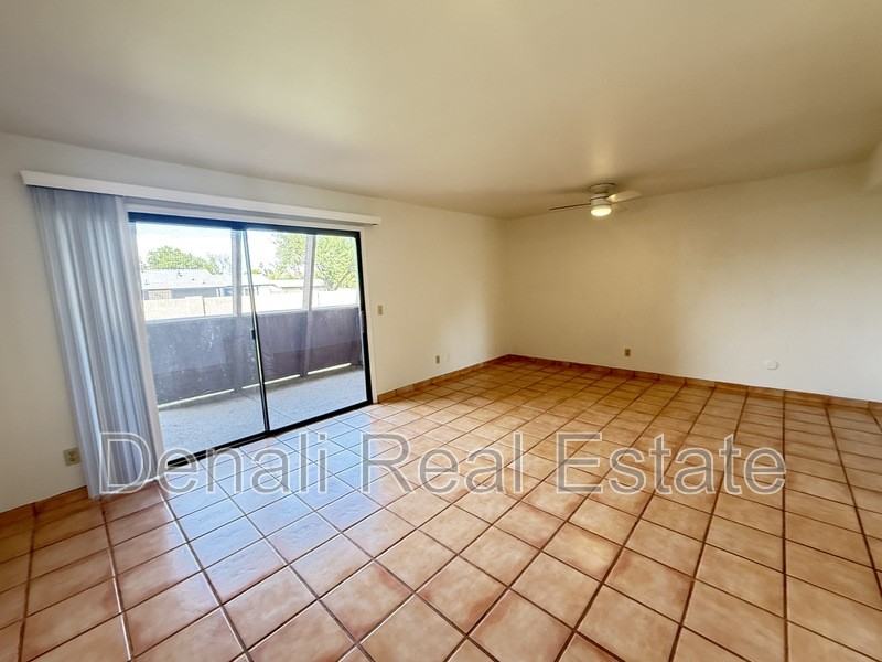 611 W 13th St - Photo 6 of 29