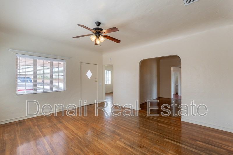 241 S Cherry Ave - Photo 2 of 27