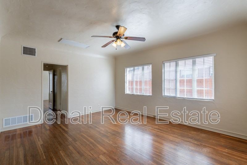 241 S Cherry Ave - Photo 4 of 27