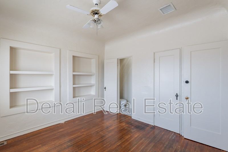 241 S Cherry Ave - Photo 5 of 27