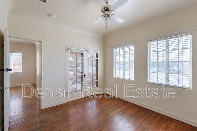 241 S Cherry Ave - Photo 7 of 27