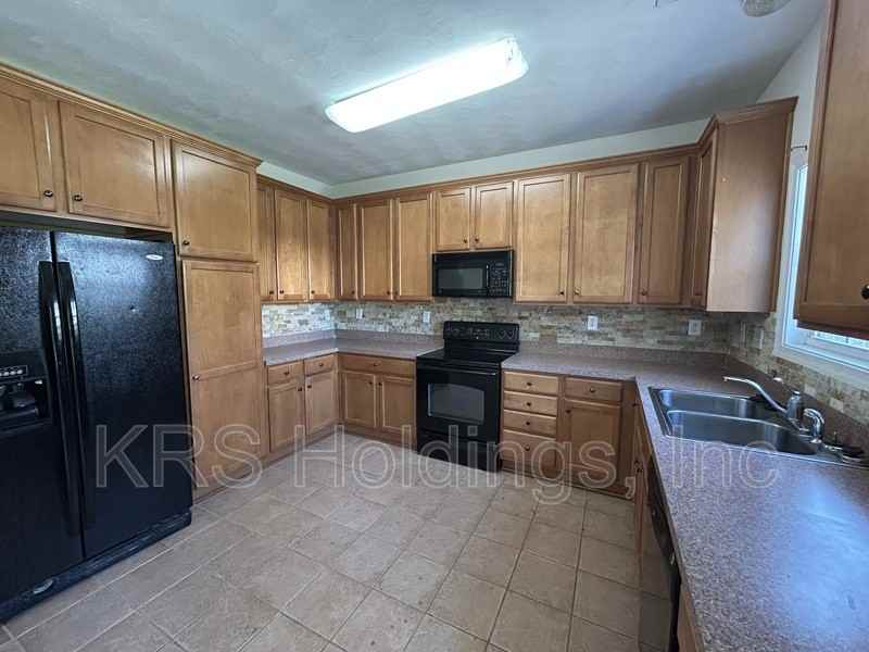 1705 Schooner Strait Court - Photo 4 of 21