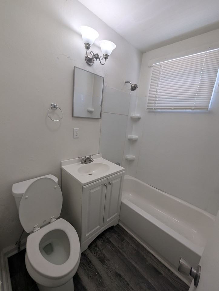 Hillcrest Apartments - Photo 7 of 9