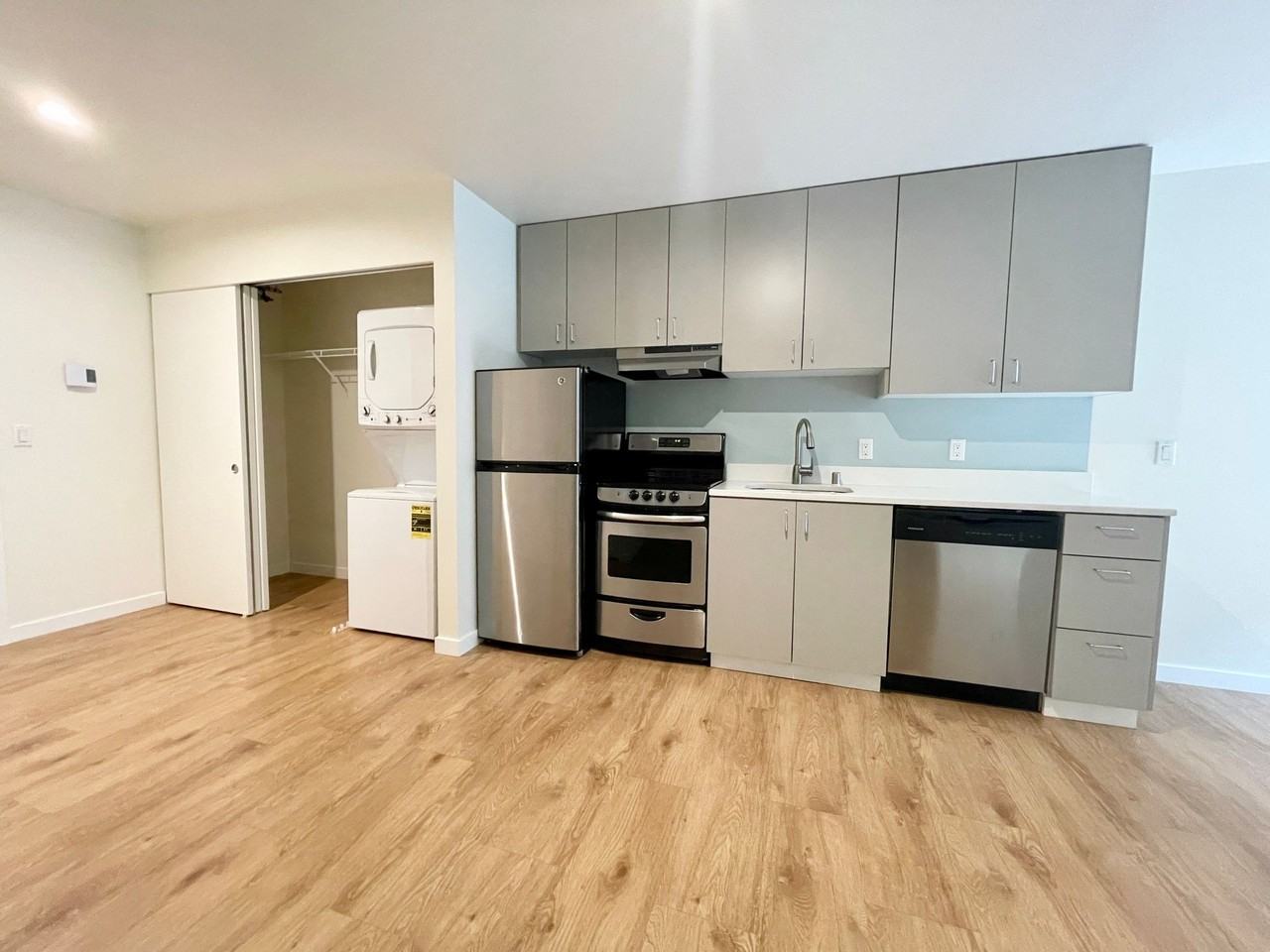 Bayview West Apartments - Photo 2 of 11