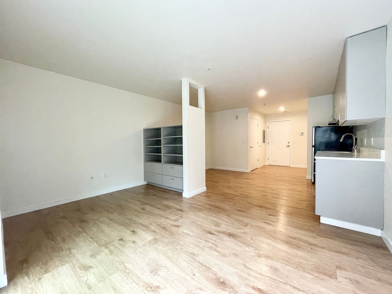 Bayview West Apartments - Photo 3 of 11