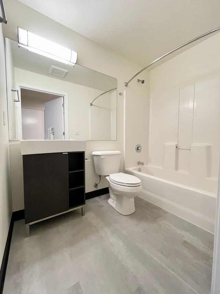 Bayview West Apartments - Photo 4 of 11