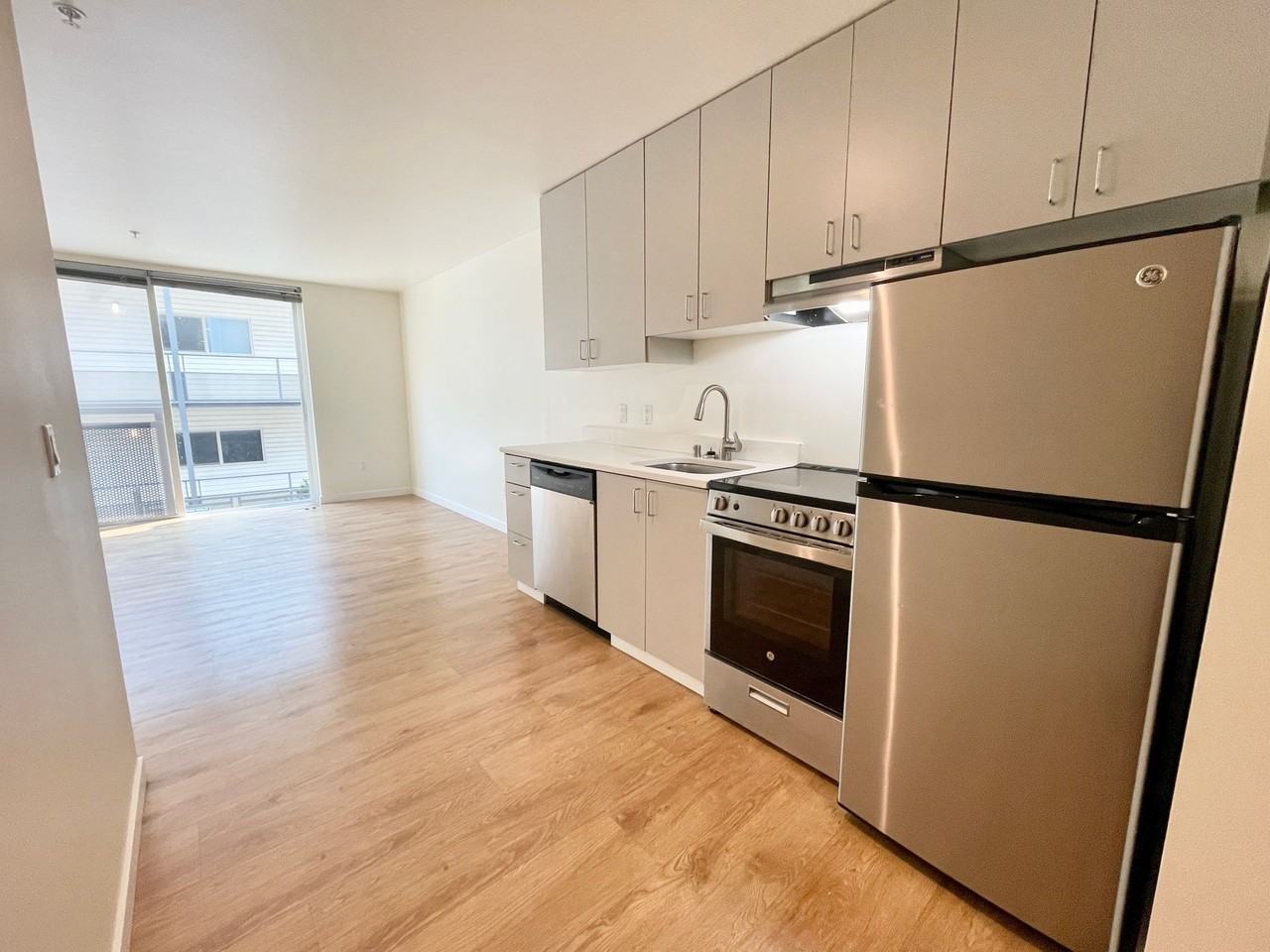 Bayview West Apartments - Photo 5 of 11