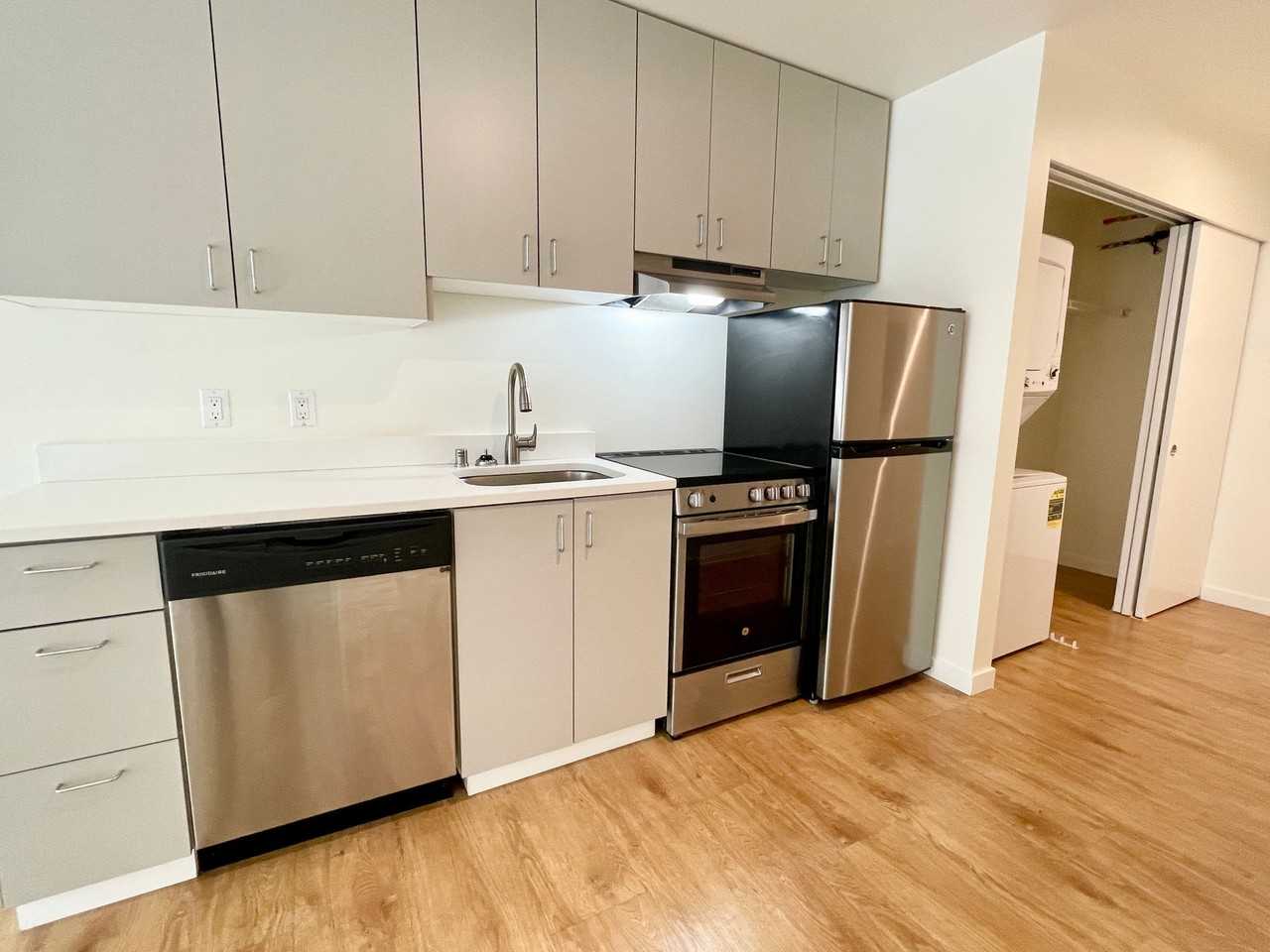 Bayview West Apartments - Photo 6 of 11