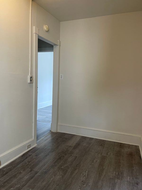 729 Thorn St - Photo 3 of 11