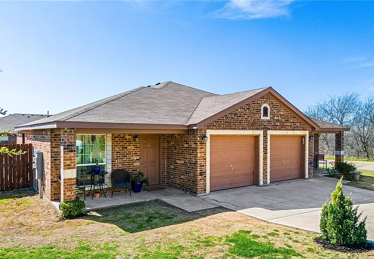 895 Twin Oaks Dr ##B - Photo 4 of 10