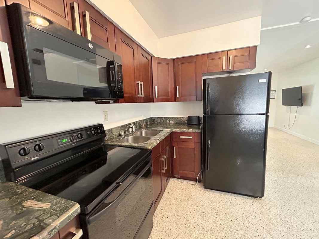 2441 Nw 9th Ter ##1 - Photo 2 of 2