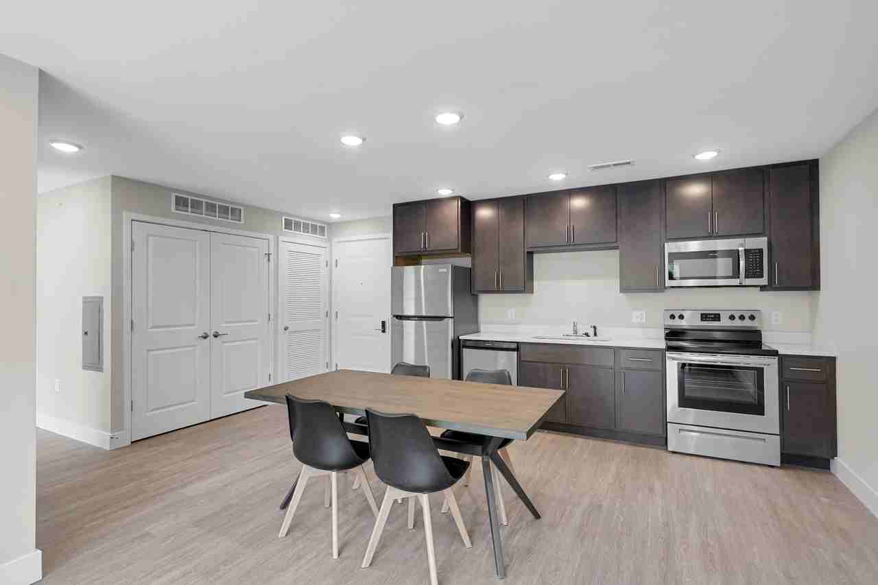 707 W Springfield Ave - Photo 7 of 50