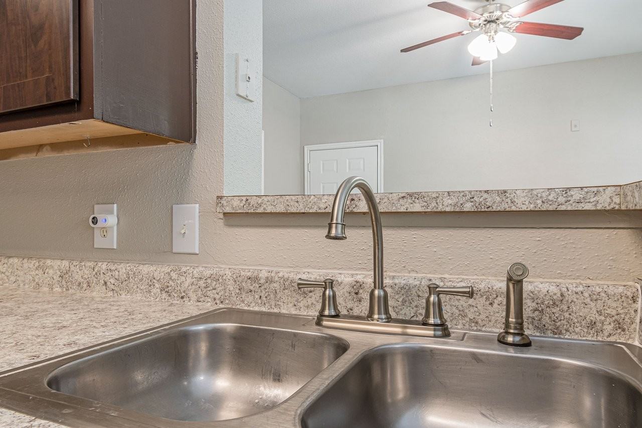 Carlyle Place Apartments - Photo 3 of 50