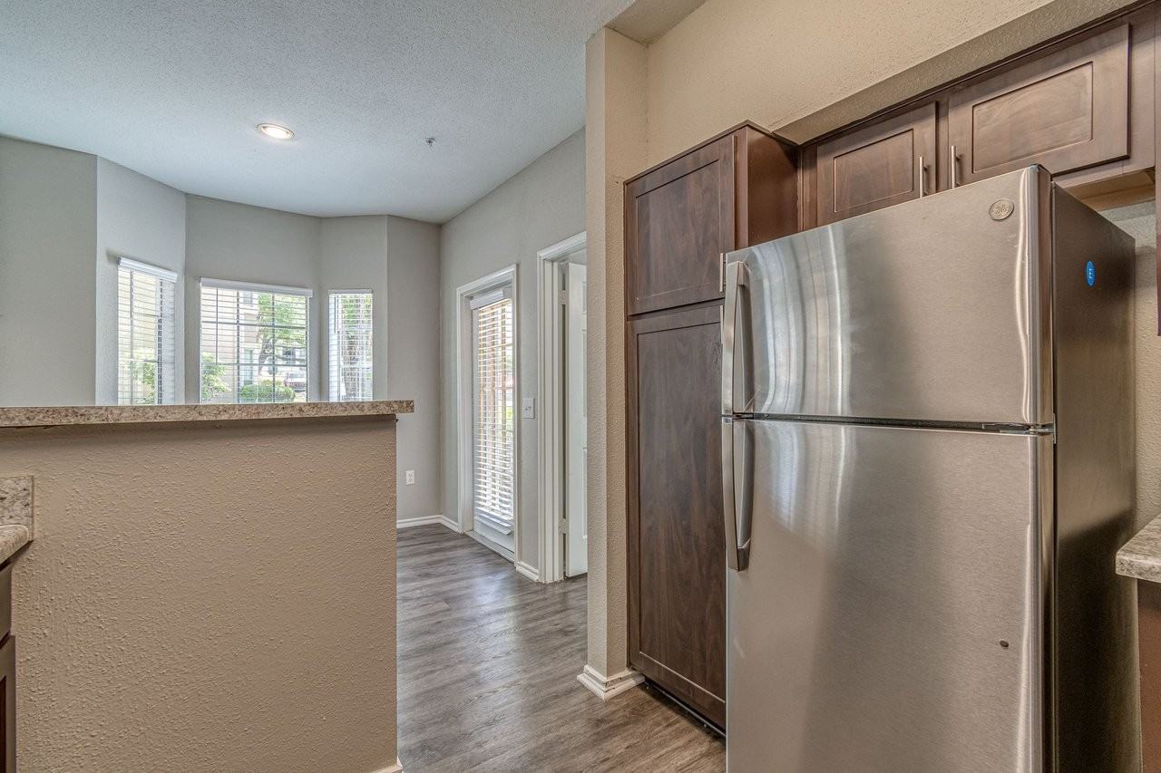 Carlyle Place Apartments - Photo 4 of 50