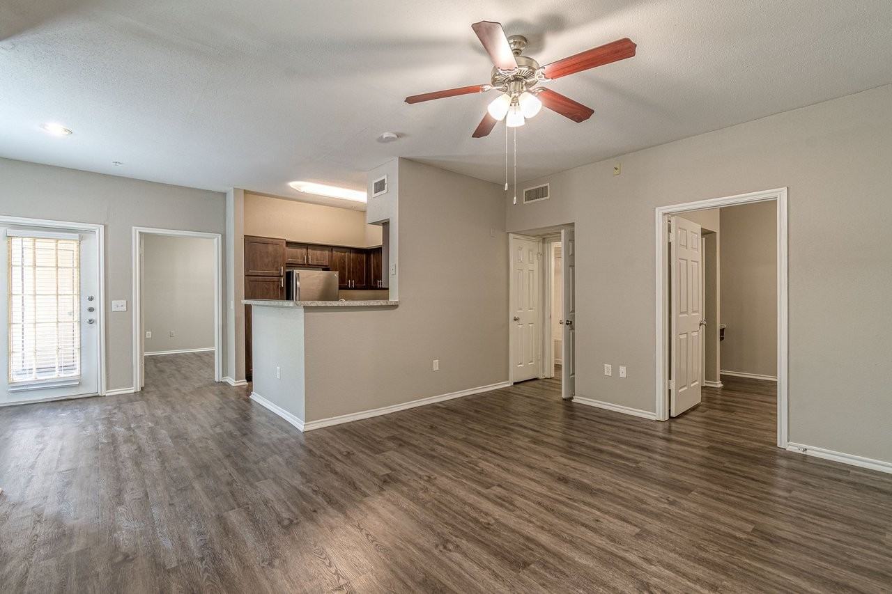 Carlyle Place Apartments - Photo 5 of 50