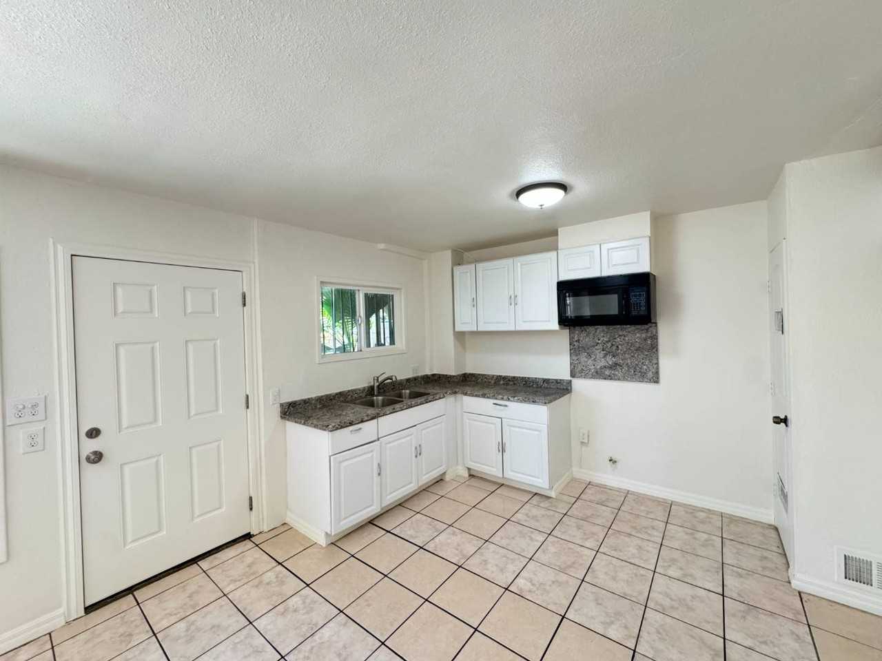 1233 Clela Ave #3 - Photo 4 of 9