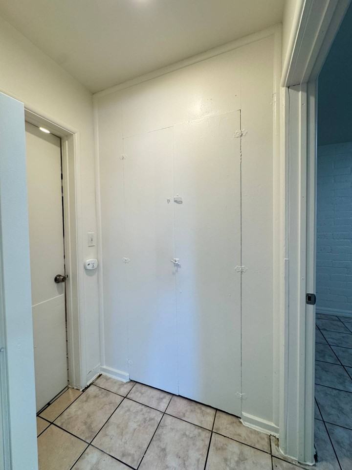 1233 Clela Ave #3 - Photo 6 of 9