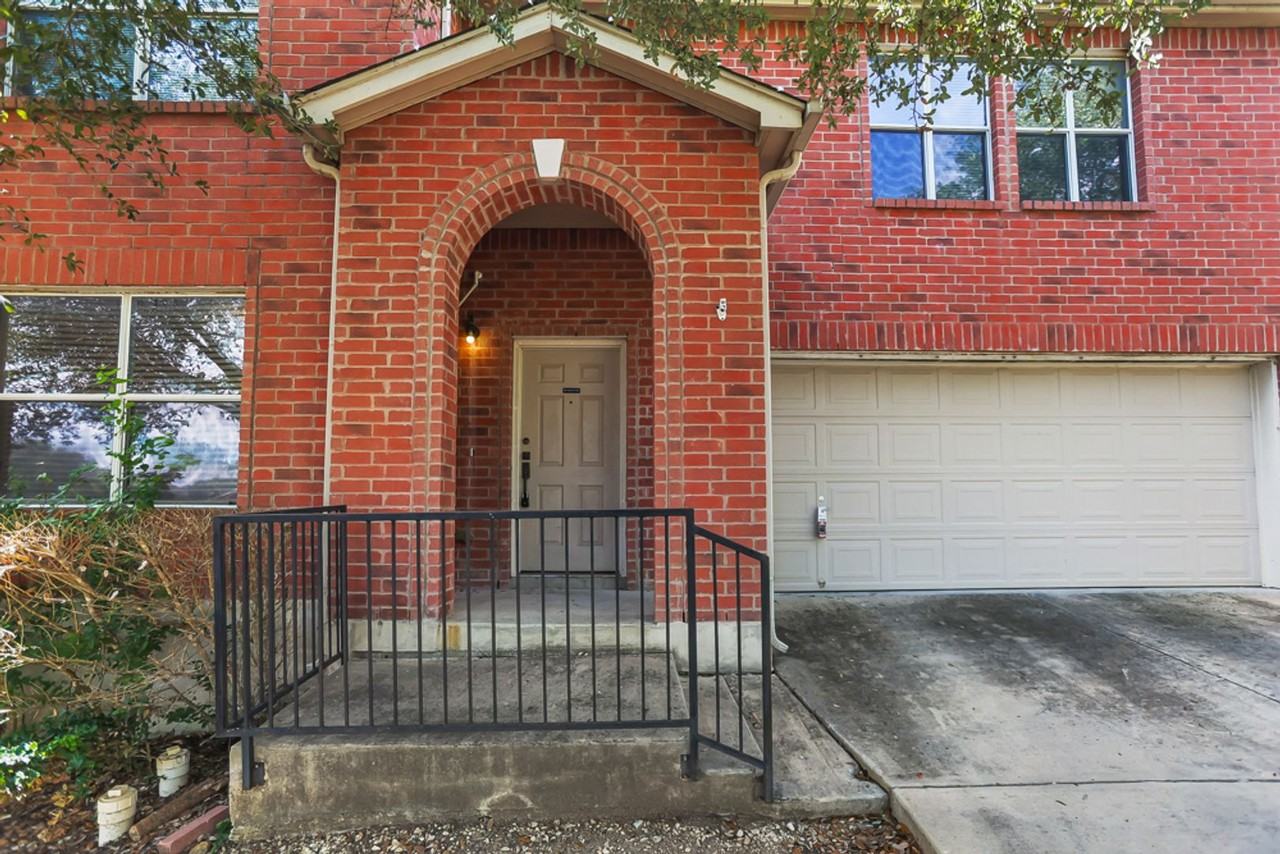 6818 Crest Place - Photo 5 of 33