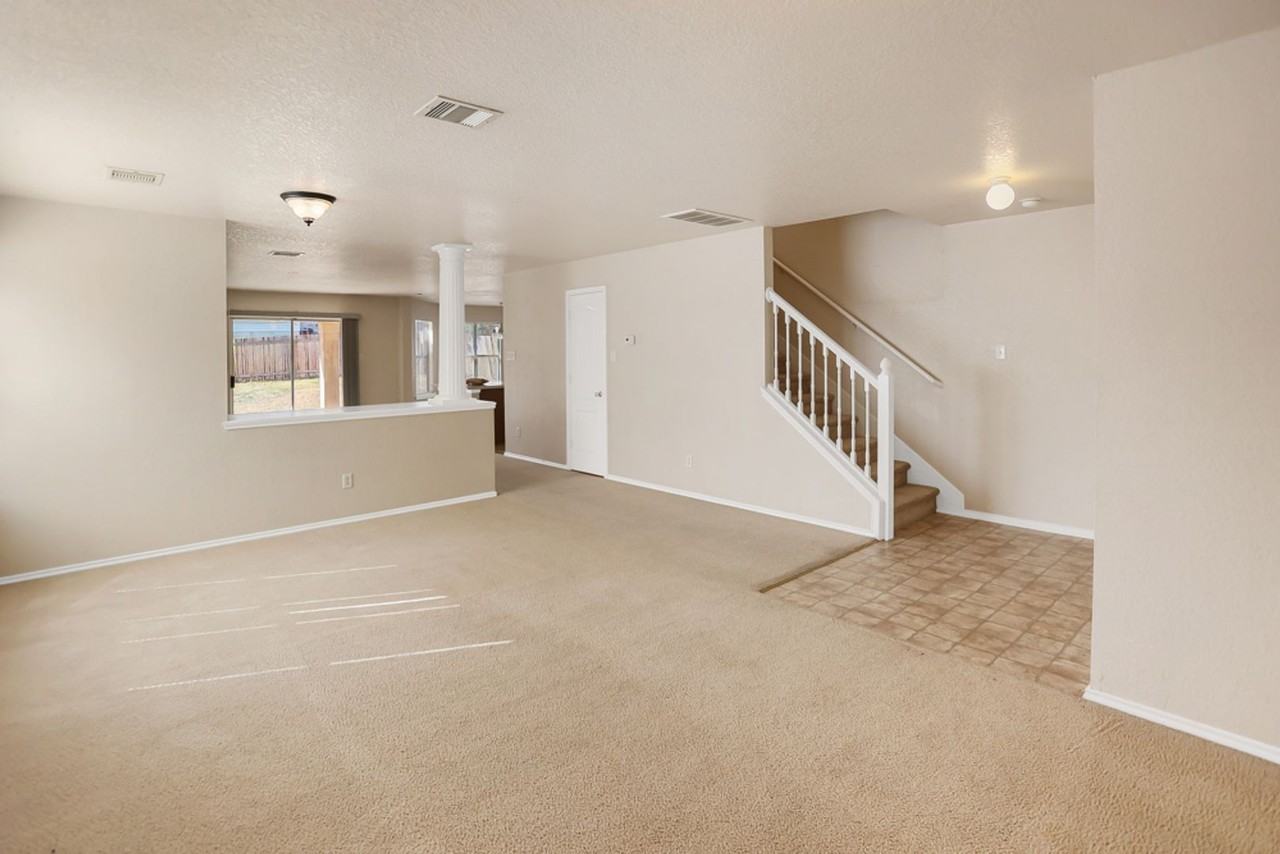 6818 Crest Place - Photo 7 of 33