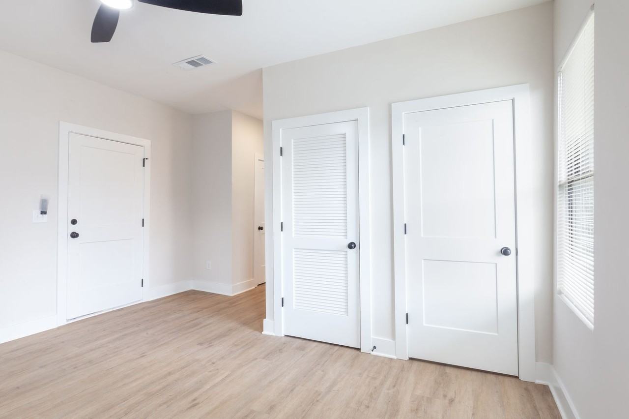 504 Boulevard NE - Photo 6 of 29