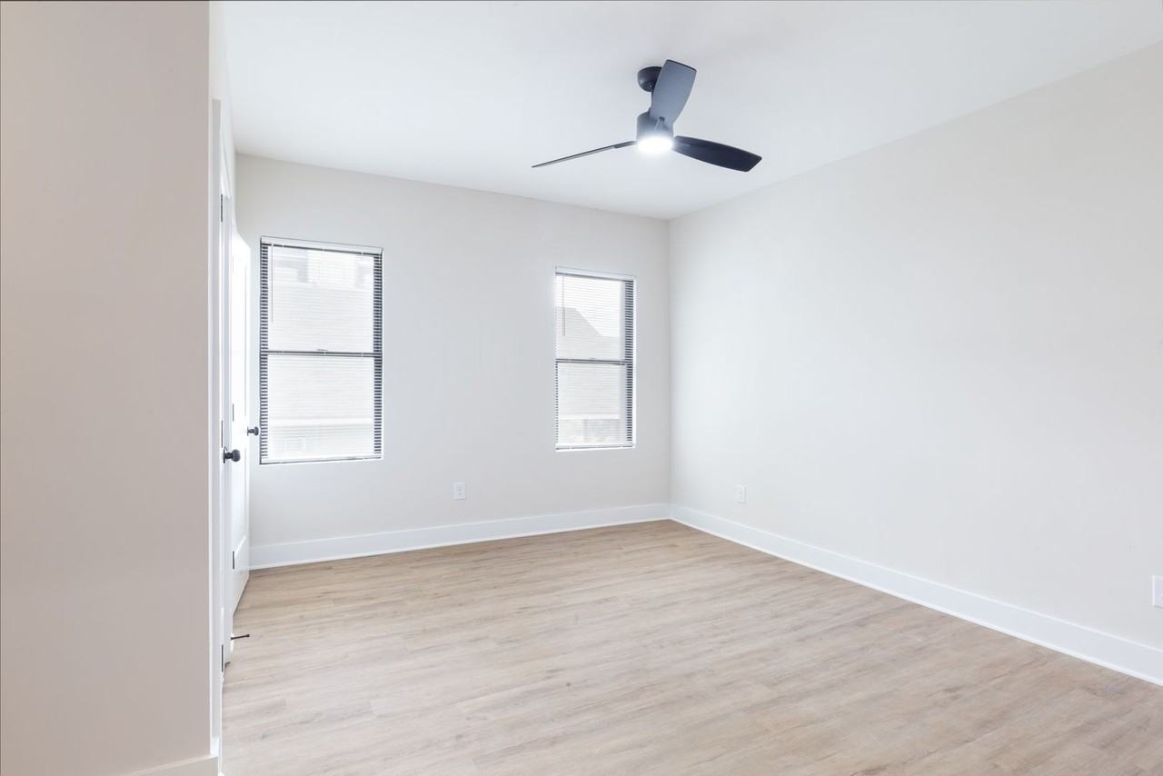 504 Boulevard NE - Photo 7 of 29