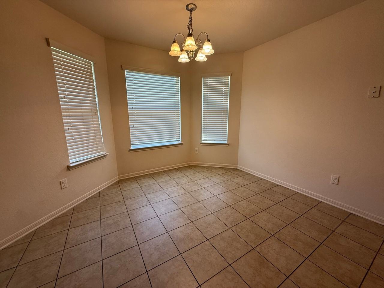 3601 Salt Fork Dr - Photo 6 of 18