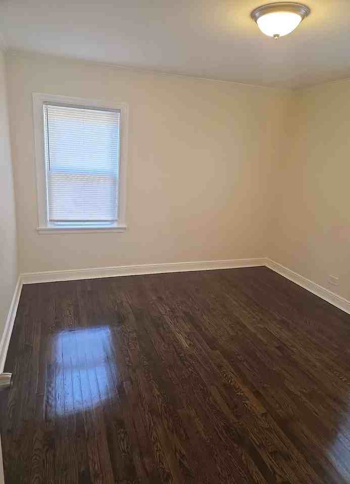 8509 South Yates Boulevard - Photo 5 of 17