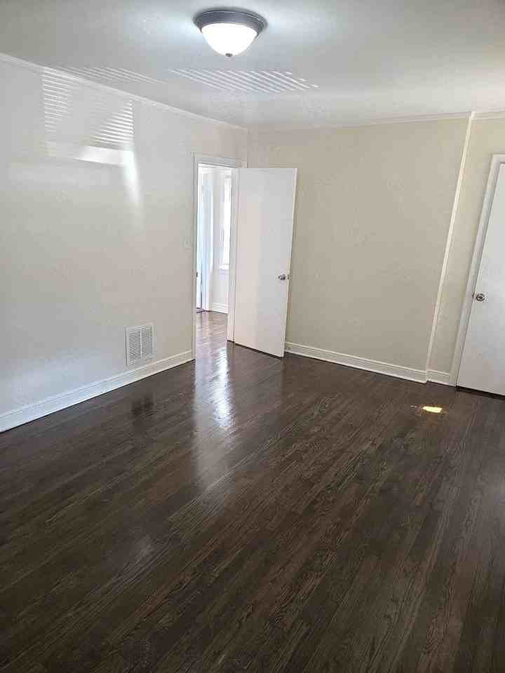 8509 South Yates Boulevard - Photo 7 of 17