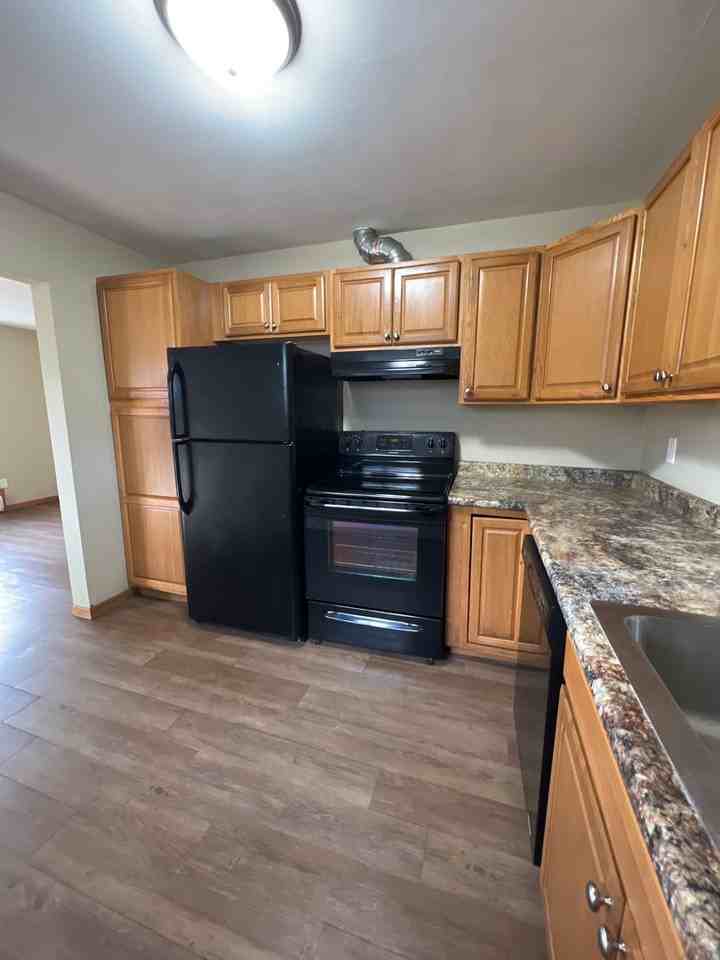 110 1/2 6th Ave Se - Photo 2 of 14