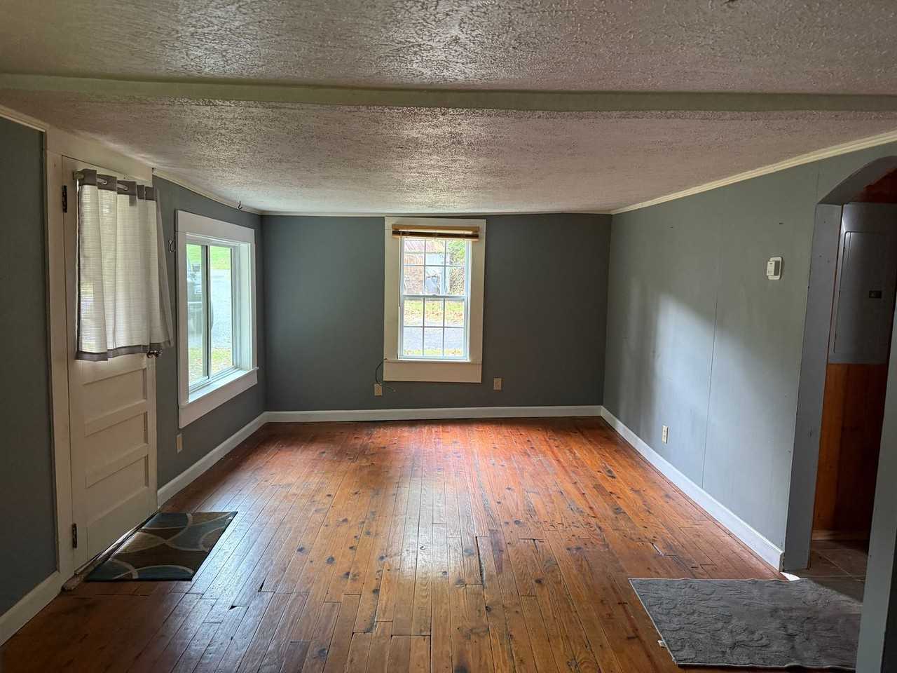 150 Smith Street - Photo 5 of 29