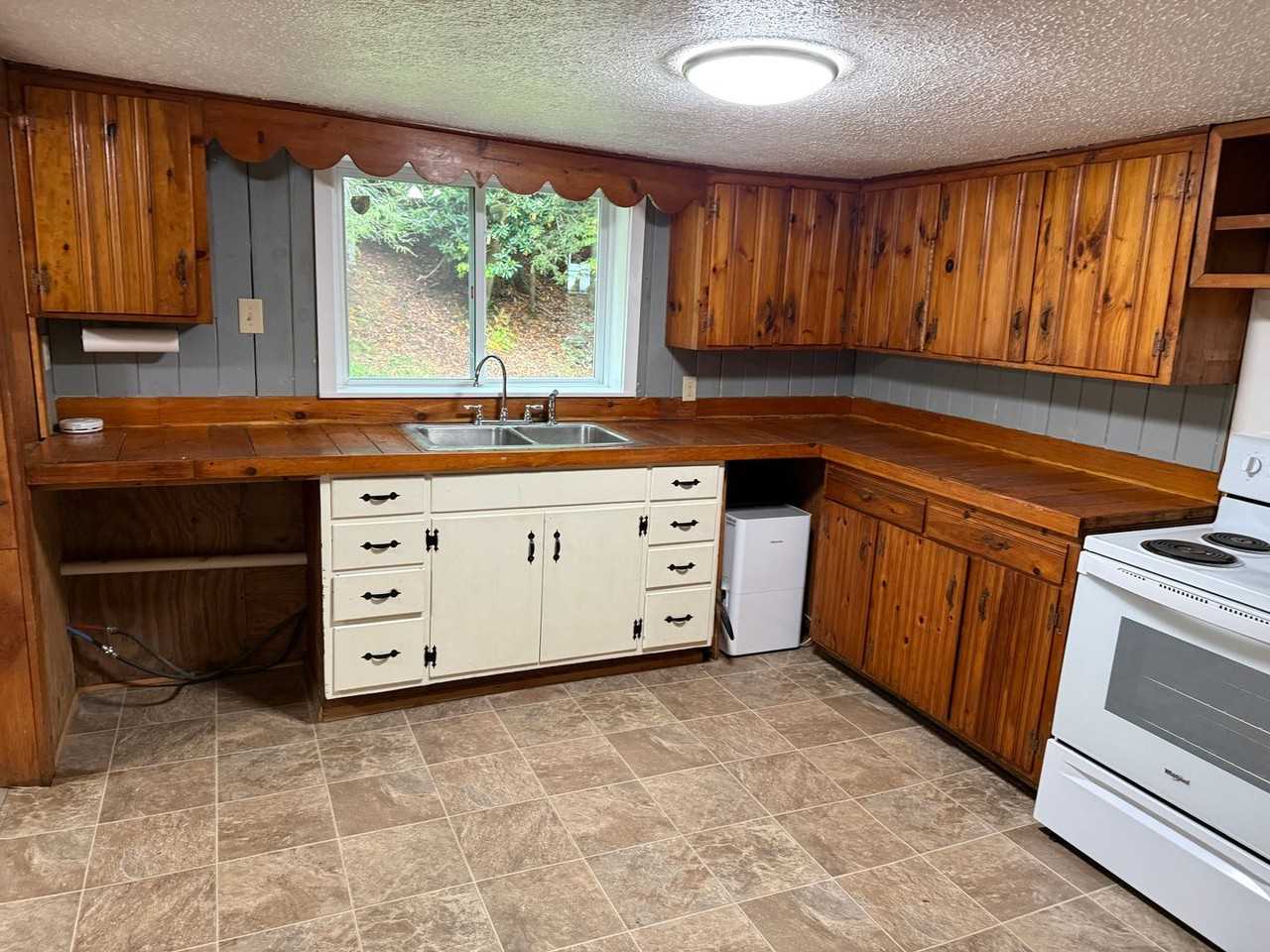 150 Smith Street - Photo 7 of 29