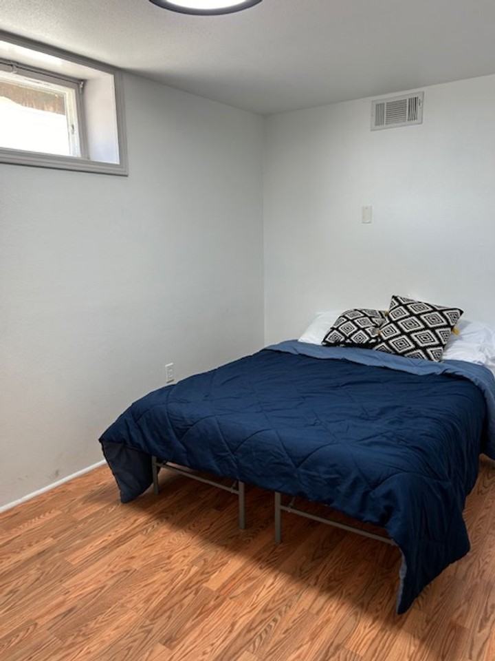 1719 Yellowstone Ave - Photo 2 of 10