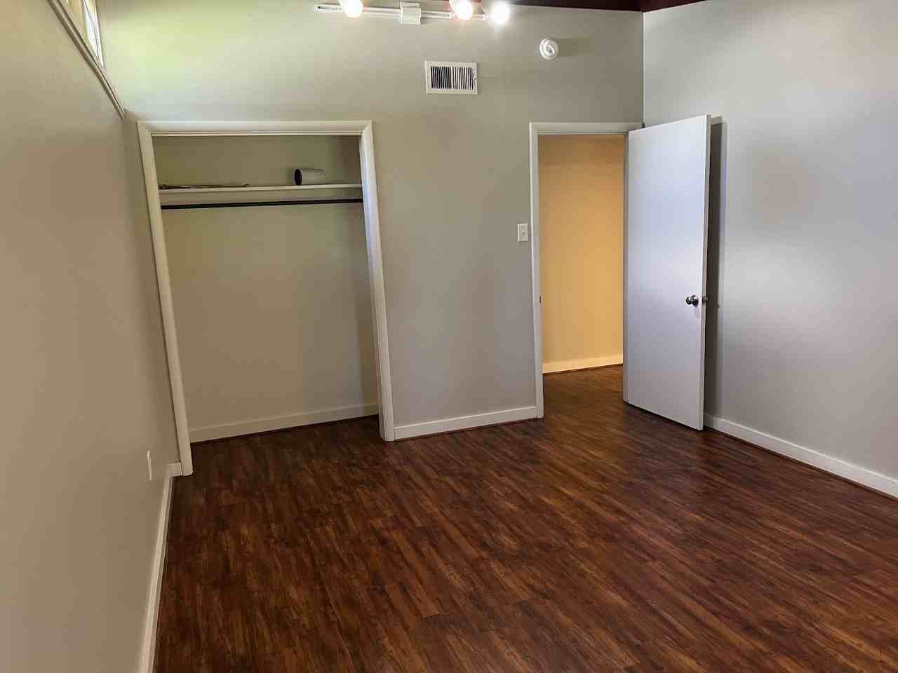 1812 Sylvia St #NA - Photo 2 of 13