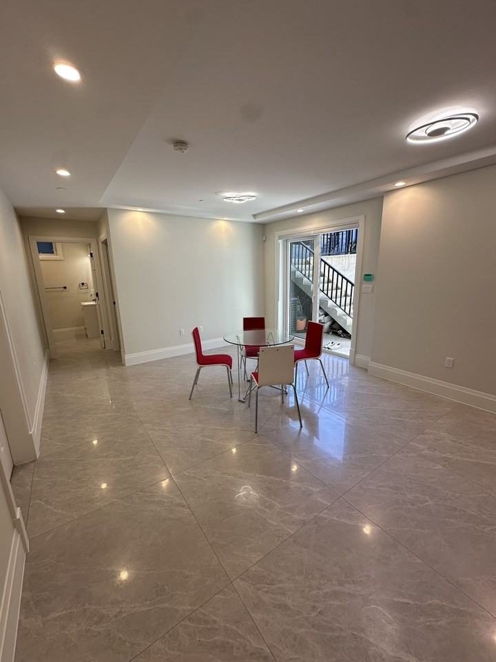 2526 Edgar Crescent #x - Photo 2 of 6