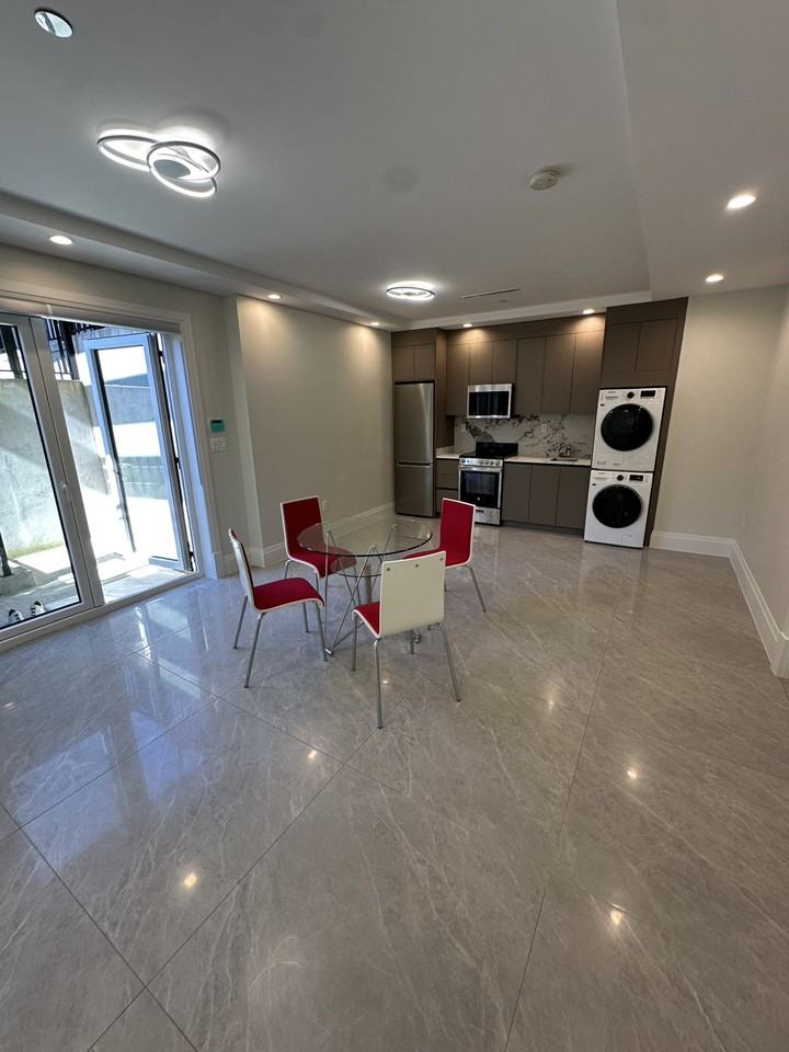 2526 Edgar Crescent #x - Photo 3 of 6