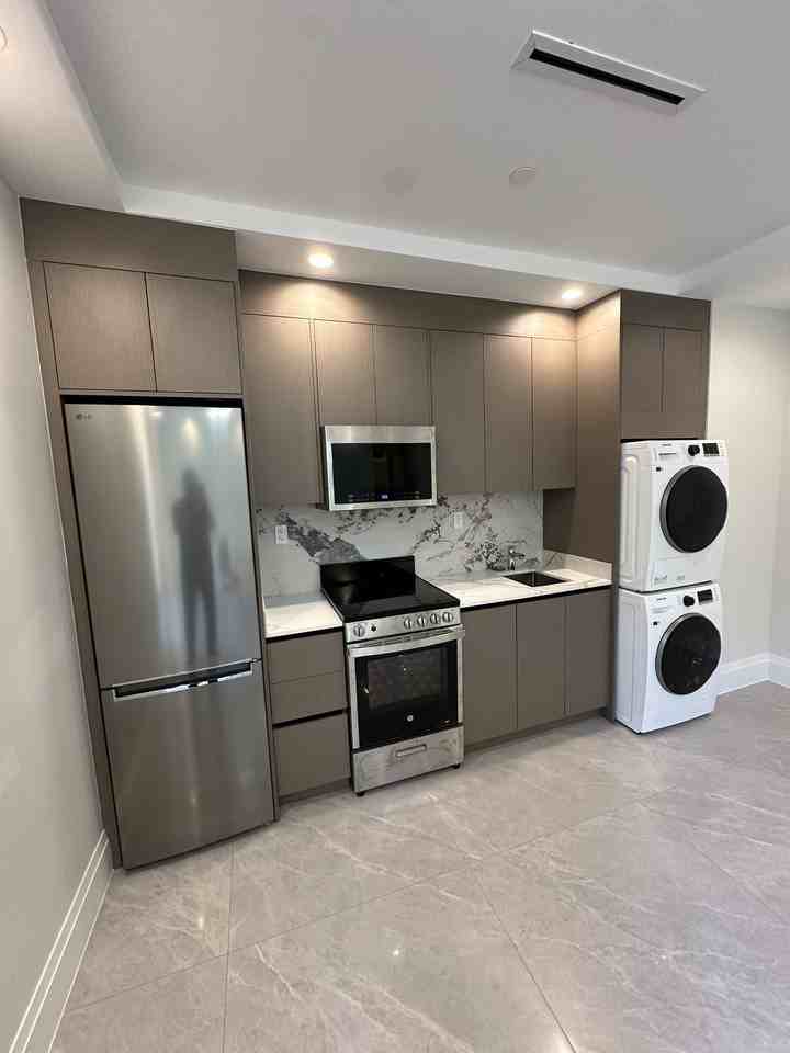 2526 Edgar Crescent #x - Photo 5 of 6