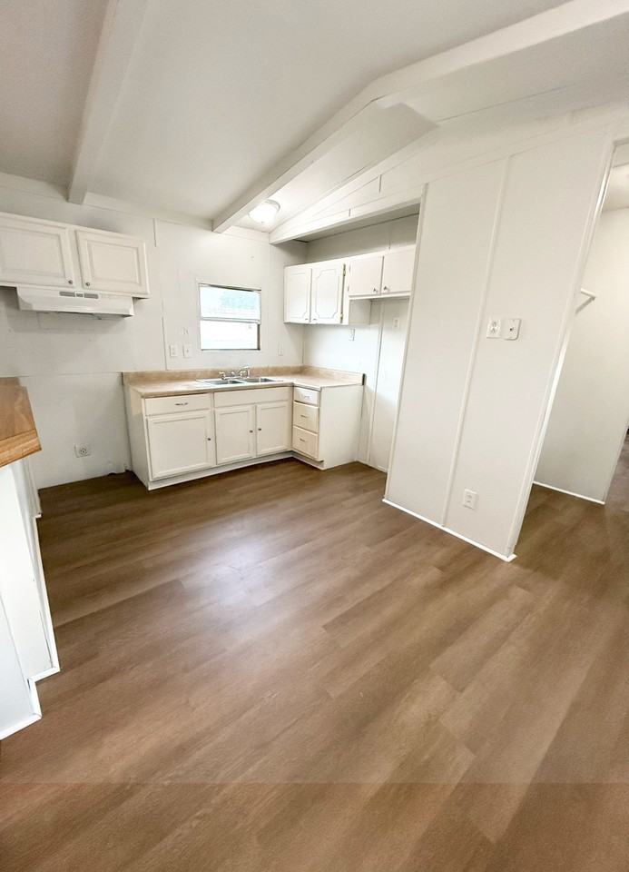 2081 Oakshire Rd #23 - Photo 2 of 7