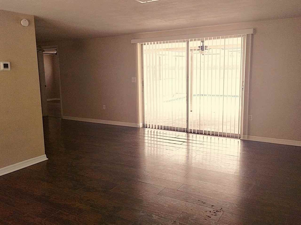 7918 Hawthorn Dr - Photo 3 of 8