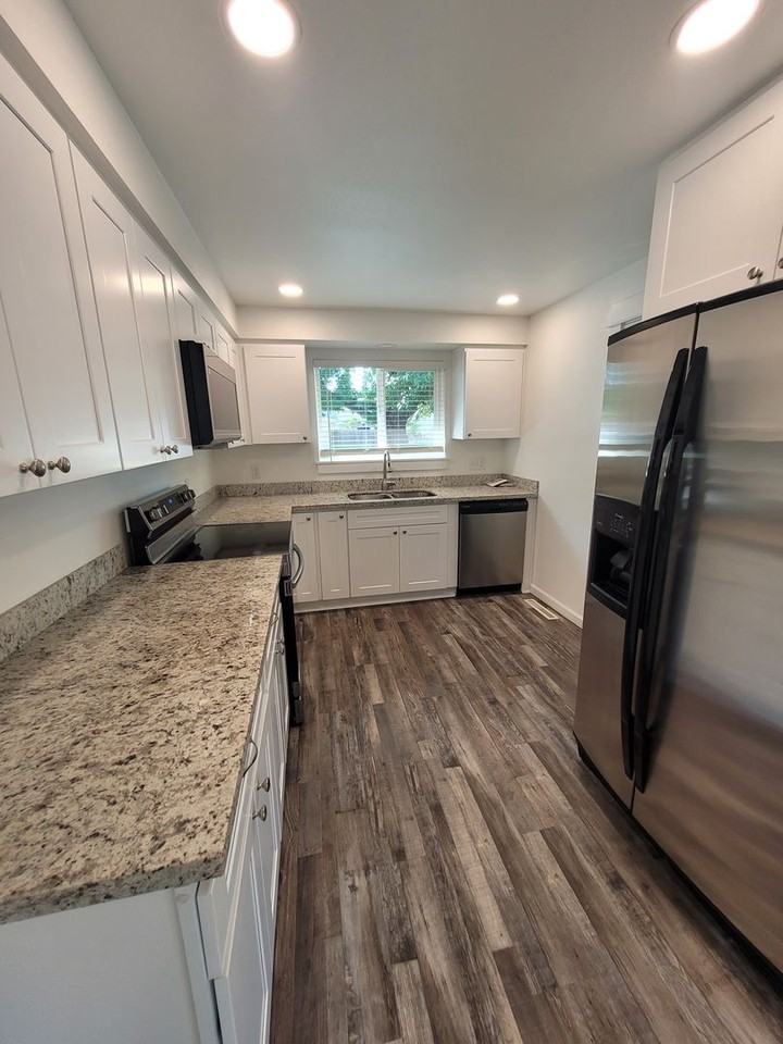 425 Archie St - Photo 6 of 21
