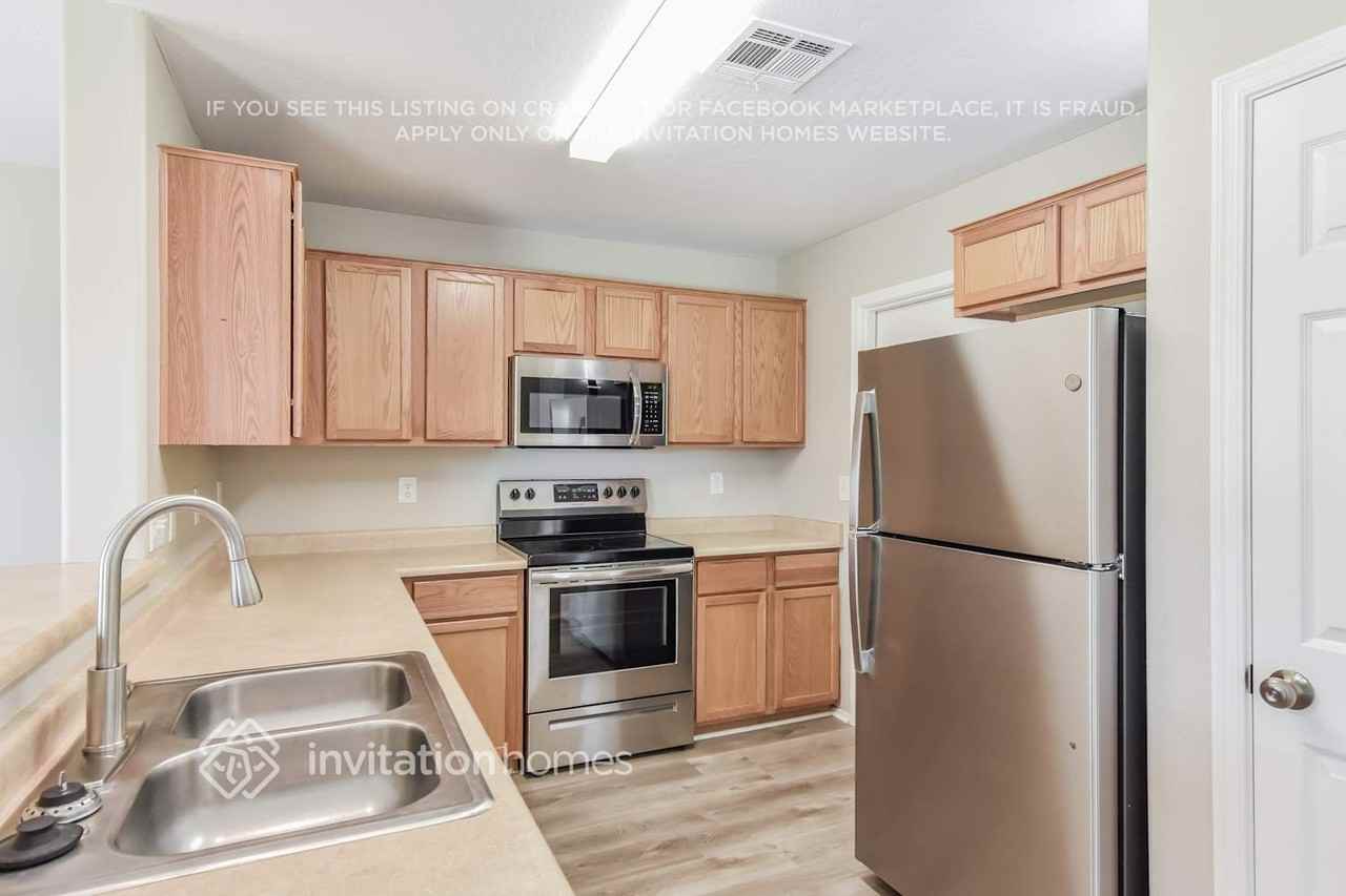 22229 W Devin Dr - Photo 4 of 14