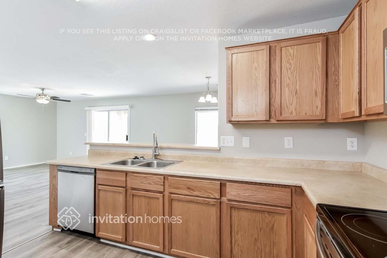 22229 W Devin Dr - Photo 5 of 14